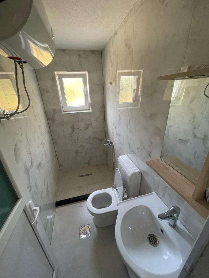 Rock Hostel พริสตีนา ภายนอก รูปภาพ