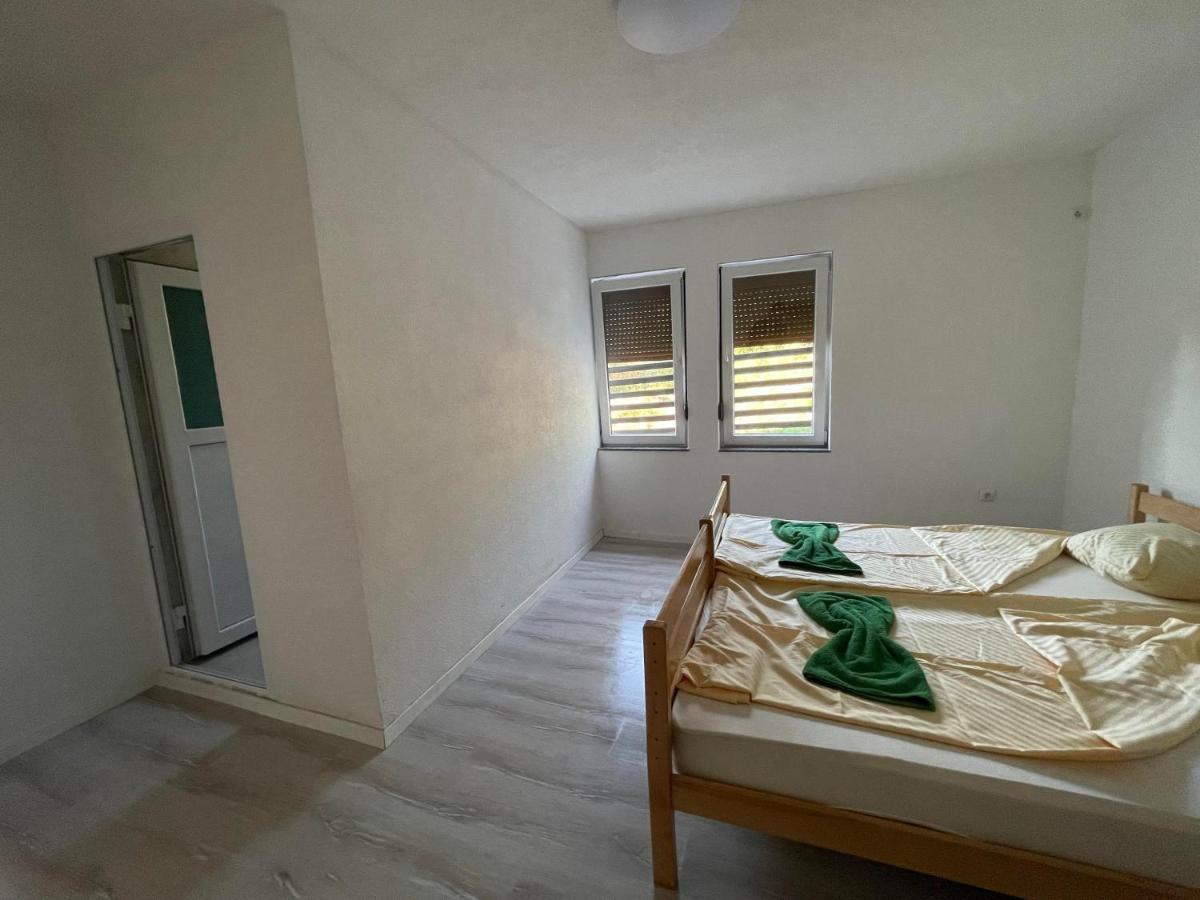Rock Hostel พริสตีนา ภายนอก รูปภาพ