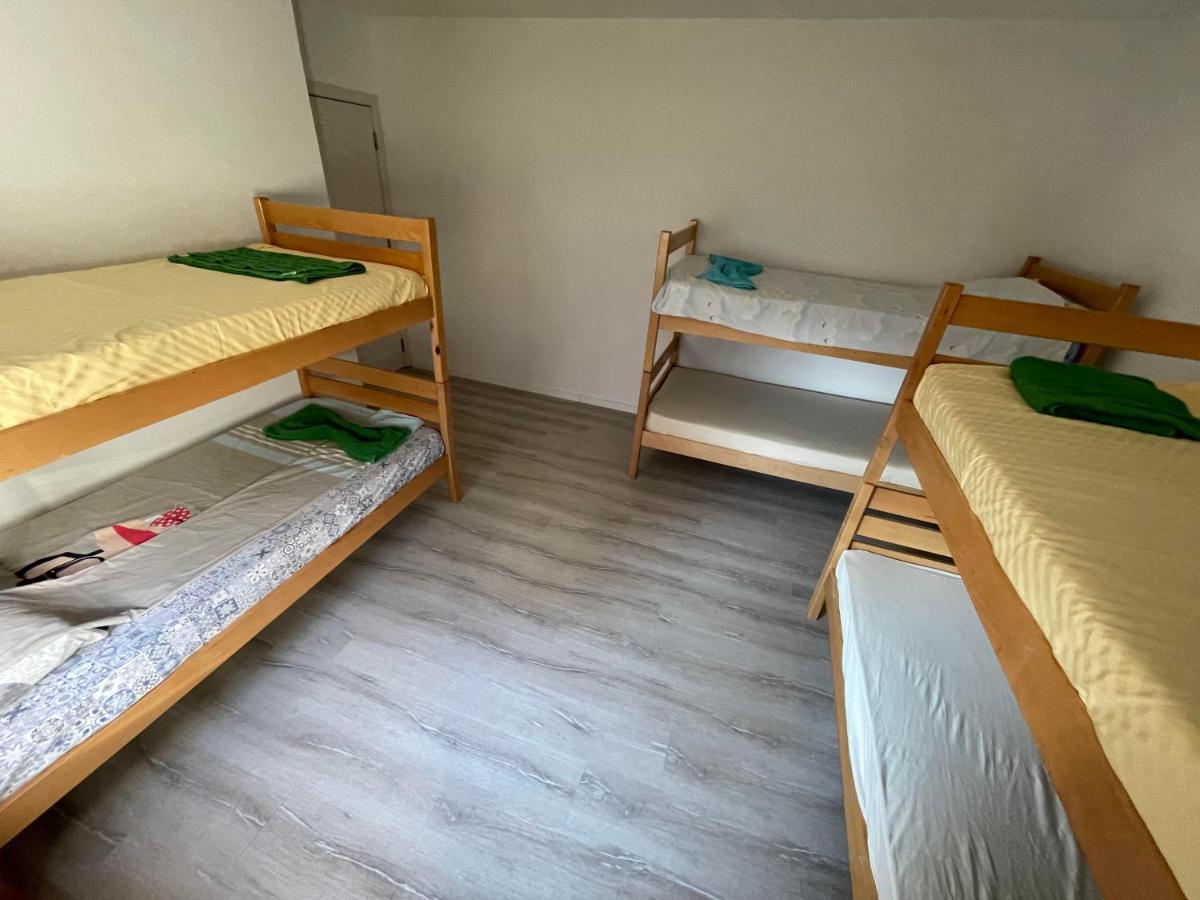 Rock Hostel พริสตีนา ภายนอก รูปภาพ