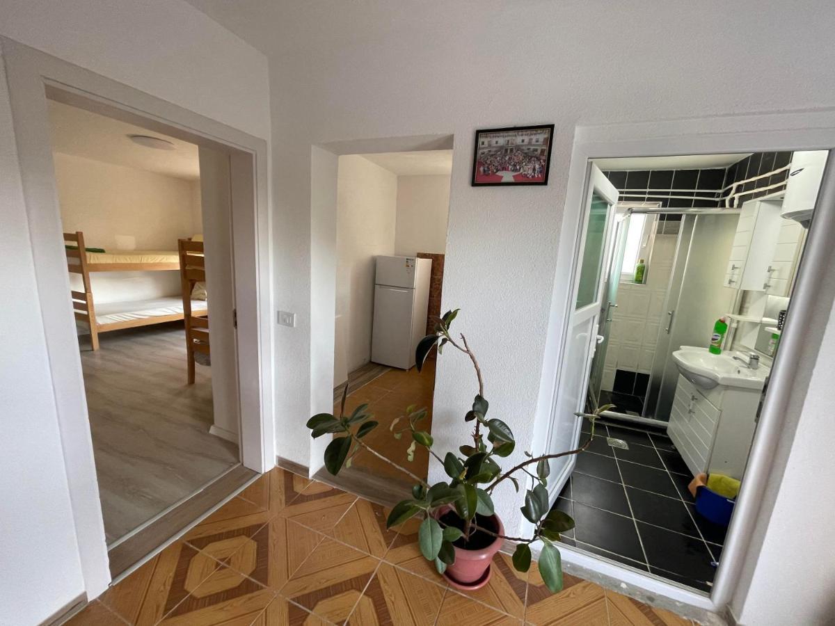 Rock Hostel พริสตีนา ภายนอก รูปภาพ